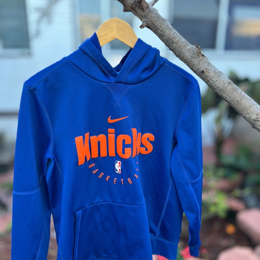 Nike New York Knicks Kids Hoodie Pullover Sweater Size L. 14/16 Mint !!